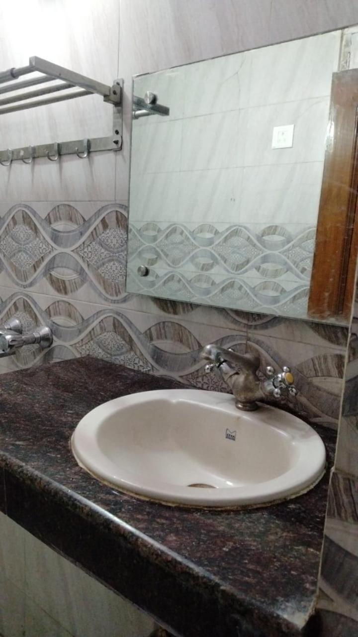 Hotel New Apple Rose Chandigarh Near Railway Station Dariya Uco Bank Ke Pass Rum bild